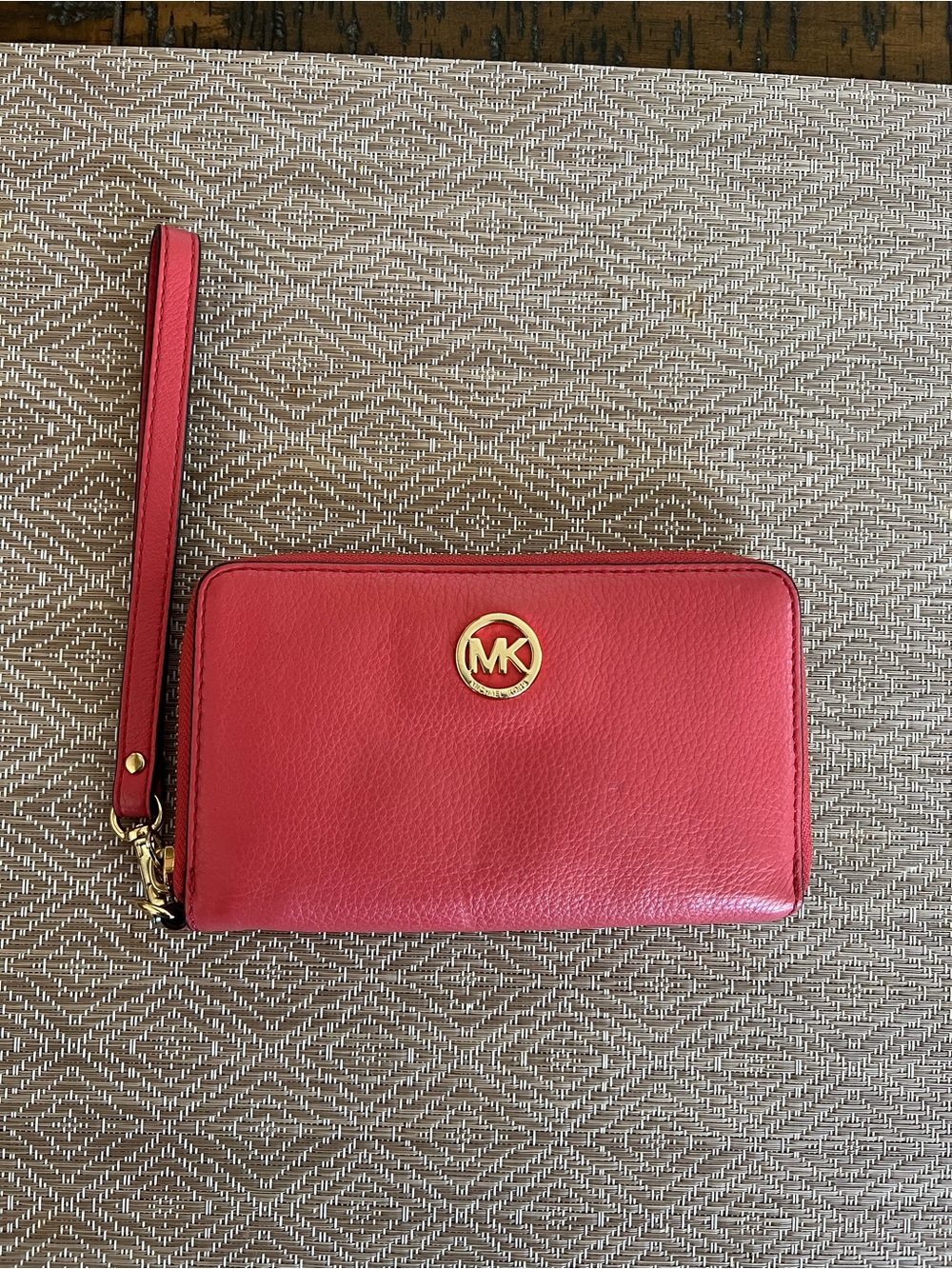 Michael Kors Fulton Pinkish Red Zip
Around Leather Phone Case
Wristlet Wallet